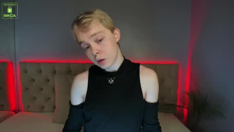 Snapshot of hot_twinkboy chatting on February 14, 10:07 am hot_twinkboy online show from February 14, 10:07 am