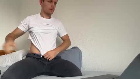 hotboyfeet92 online show from November 7, 11:57 am