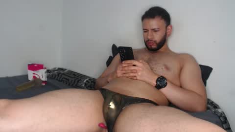 hotdereck33 online show from October 10, 4:17 am