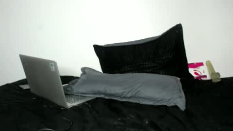 hotdereck33 online show from February 18, 9:32 am