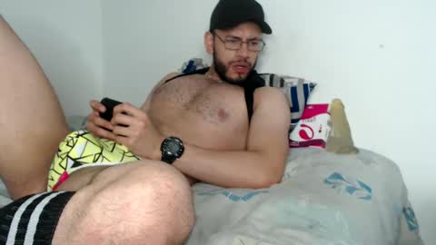 hotdereck33 online show from March 1, 9:18 am