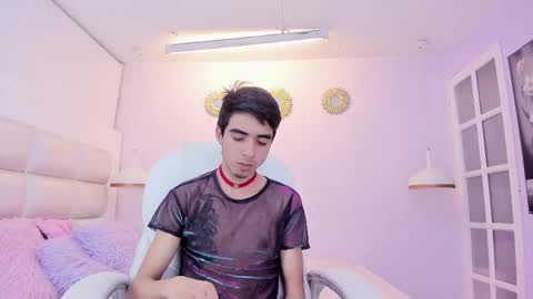hottiie_guy online show from December 5, 7:10 pm