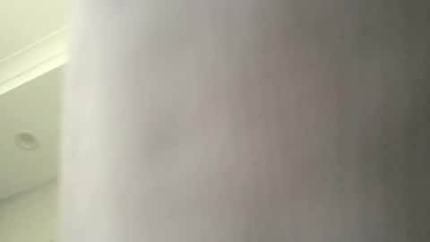 hugeaussiedong84 online show from October 25, 6:37 am