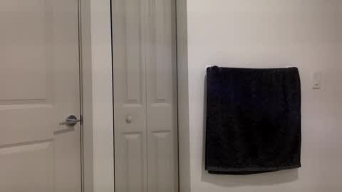 Snapshot of hugeblast chatting on October 13, 12:05 am HugeBlast online show from October 13, 12:05 am