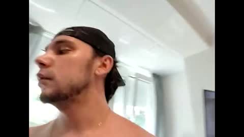 hugoespada1 online show from April 26, 11:40 am