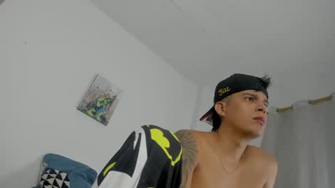 Snapshot of hugosan2 chatting on December 31, 12:54 am Hugo online show from December 31, 12:54 am