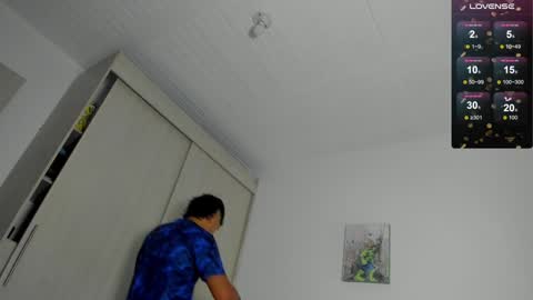 Snapshot of hugosan2 chatting on January 4, 5:16 am Hugo online show from January 4, 5:16 am