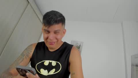 Snapshot of hugosan2 chatting on December 27, 3:20 am Hugo online show from December 27, 3:20 am