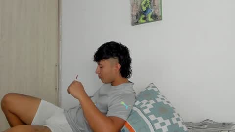 Snapshot of hugosan2 chatting on December 17, 5:40 am Hugo online show from December 17, 5:40 am