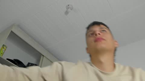 Snapshot of hugosan2 chatting on December 29, 1:56 am Hugo online show from December 29, 1:56 am