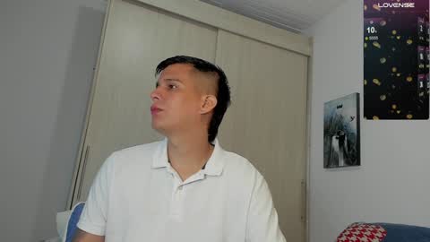 Snapshot of hugosan2 chatting on January 15, 5:08 am Hugo online show from January 15, 5:08 am