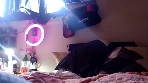 hungholden online show from April 22, 2:11 pm