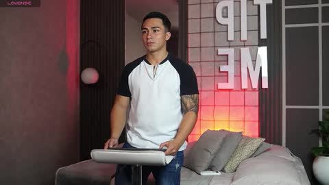 hunk_ryan online show from December 16, 12:56 pm