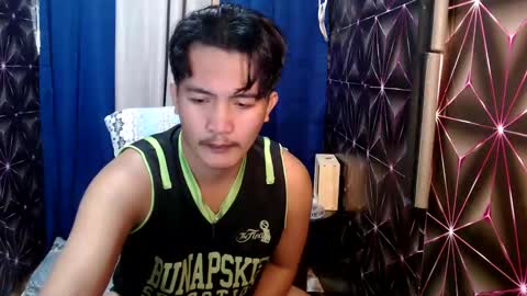 hunkylloyd online show from December 18, 5:15 am