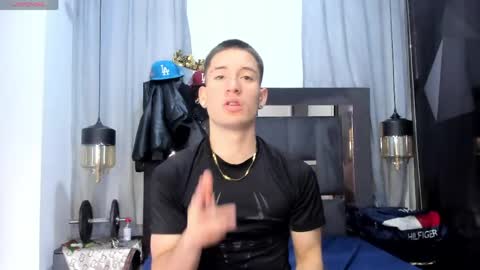 hunterheat_ online show from April 17, 12:52 pm