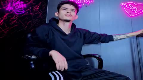 kelvis online show from November 21, 10:36 am