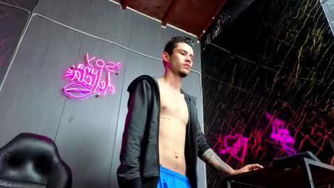 kelvis online show from March 22, 10:31 am