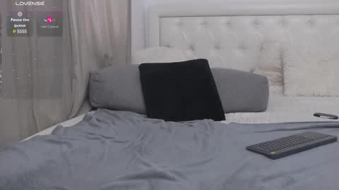 Snapshot of i_m_phillip_grey chatting on March 1, 11:50 am Phillip online show from March 1, 11:50 am