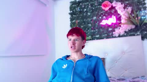 iam_lukas__ online show from October 31, 4:03 am