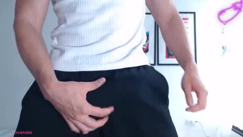  INDEPENDENT MODEL online show from November 4, 2:07 pm