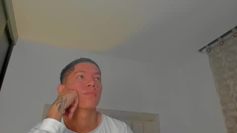 Juliiiiian online show from January 6, 11:03 am