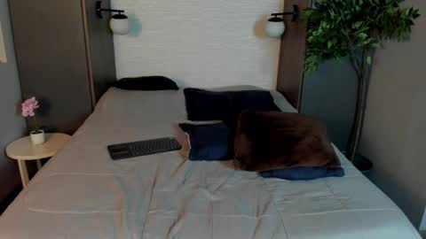 Ian Davis online show from February 5, 8:35 pm