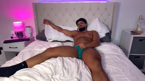 Snapshot of ianrijos01 chatting on October 19, 4:28 am DickFixx online show from October 19, 4:28 am