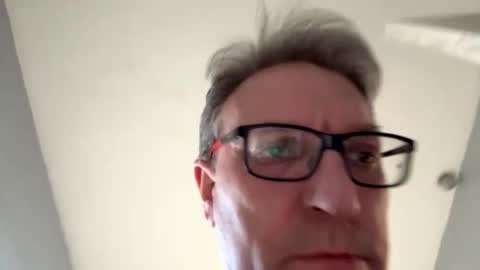 icums4u online show from April 8, 6:05 pm