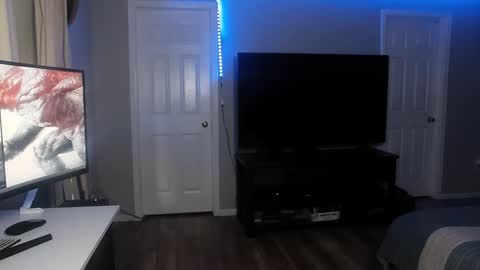 Snapshot of icy_ivy chatting on January 19, 8:29 am Ivan online show from January 19, 8:29 am