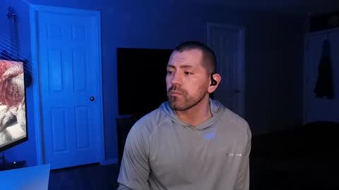 Snapshot of icy_ivy chatting on February 24, 3:33 am Ivan online show from February 24, 3:33 am