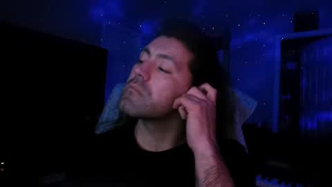 Snapshot of icy_ivy chatting on December 21, 9:12 am Ivan online show from December 21, 9:12 am