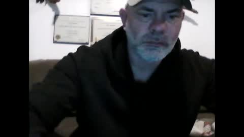 Snapshot of idkwhyidothis348732 chatting on February 11, 12:05 pm idkwhyidothis348732 online show from February 11, 12:05 pm