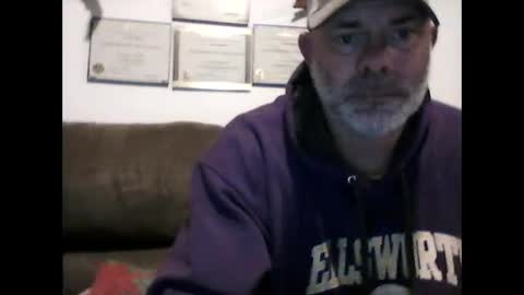 Snapshot of idkwhyidothis348732 chatting on February 18, 12:48 am idkwhyidothis348732 online show from February 18, 12:48 am