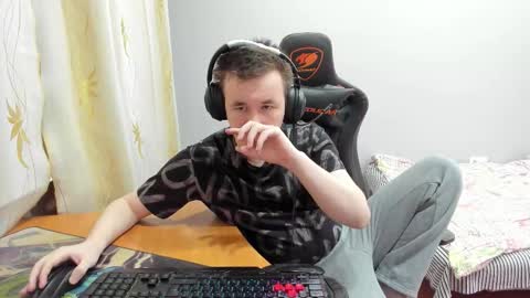 iliaskris online show from November 19, 4:12 am