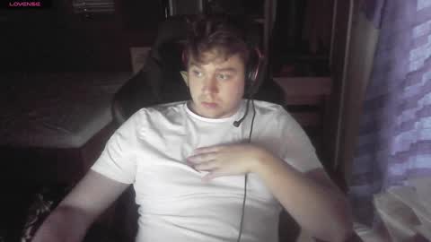 Snapshot of iloveyoutoo2000 chatting on January 1, 3:14 pm iloveyoutoo2000 online show from January 1, 3:14 pm