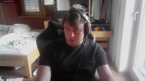 Snapshot of iloveyoutoo2000 chatting on January 10, 2:55 pm iloveyoutoo2000 online show from January 10, 2:55 pm