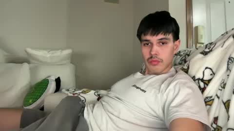 Snapshot of infamouslucas chatting on March 4, 4:27 am Lucas online show from March 4, 4:27 am