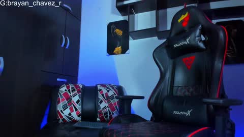 Snapshot of insolemnia chatting on February 4, 3:33 am Brayan Chavez online show from February 4, 3:33 am