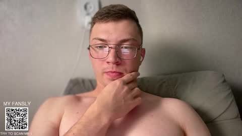 Snapshot of iron__chapman chatting on October 19, 9:40 pm Iron online show from October 19, 9:40 pm