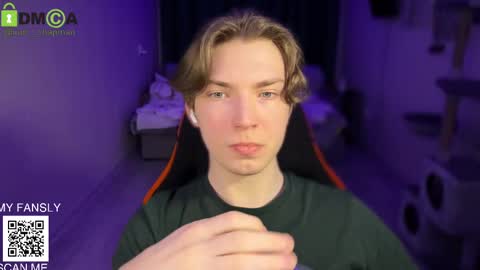 Snapshot of iron__chapman chatting on December 11, 8:16 pm Iron online show from December 11, 8:16 pm