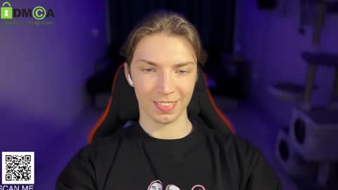 Snapshot of iron__chapman chatting on December 7, 9:22 pm Iron online show from December 7, 9:22 pm