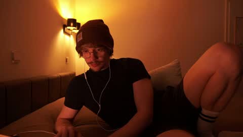 Sam online show from April 18, 10:20 pm