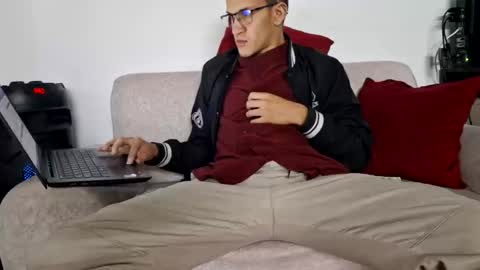 Isaac online show from September 26, 12:30 am