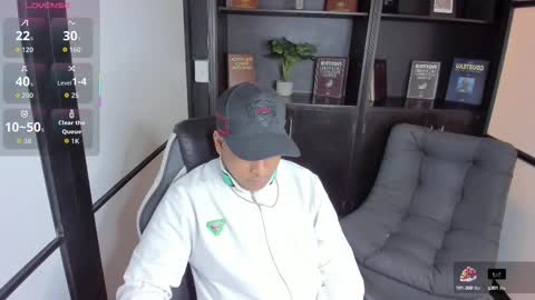 Snapshot of isaacblack_ chatting on October 21, 5:10 am IsaacBlack  online show from October 21, 5:10 am