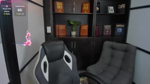 Snapshot of isaacblack_ chatting on October 4, 6:51 am IsaacBlack  online show from October 4, 6:51 am