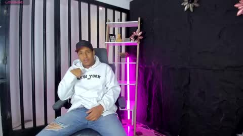 Snapshot of isaacblack_ chatting on October 8, 4:28 am IsaacBlack  online show from October 8, 4:28 am