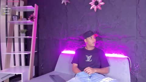 Snapshot of isaacblack_ chatting on October 2, 5:11 am IsaacBlack  online show from October 2, 5:11 am