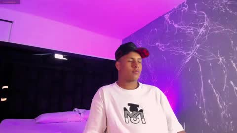 Snapshot of isaacblack_ chatting on September 11, 4:22 am IsaacBlack  online show from September 11, 4:22 am