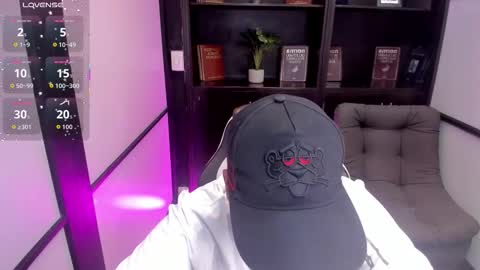 Snapshot of isaacblack_ chatting on October 28, 9:12 am IsaacBlack  online show from October 28, 9:12 am