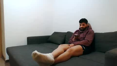 italianboybcn online show from December 18, 6:57 pm